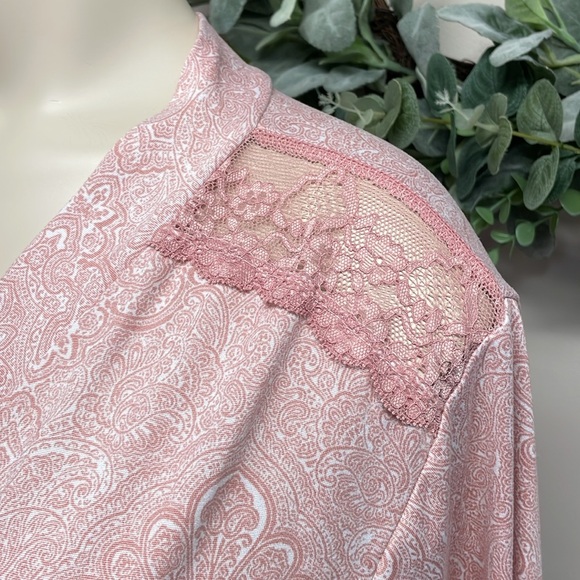 Tahari Belted Paisley Print Stretch Knit Robe Lace Shoulder Accents M - Picture 3 of 16